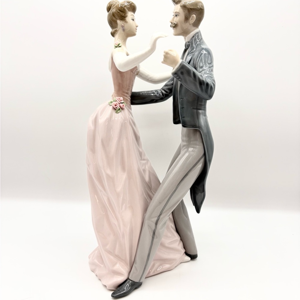 Lladro Lladró “Waltz” Figurine #1372 Retired Porcelain Dancing Couple 1976
